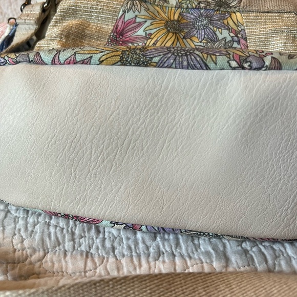 Floral and canvas fold over crossbody, gently used Sakroots - Picture 13 of 16
